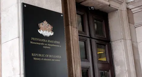 МОН скъсява срока за одобрение на учебниците за II, VI и VIII клас