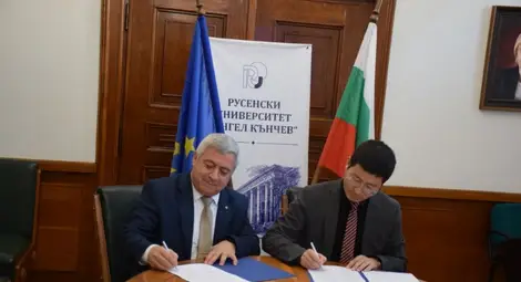 Университетът започва сътрудничество с китайския технологичен гигант &bdquo;Хуауей&ldquo;