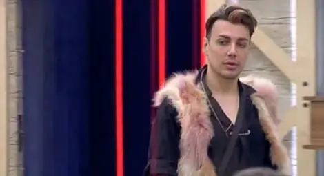 Изгониха Кулагин от VIP Brother след бой с Ваня Костова Изгониха Кулагин от VIP Brother след бой с Ваня Костова