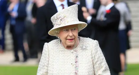 Кралицата се показа за първи път тази година след настинката