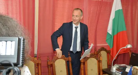 Образователният министър: Ремонтът в „Христо Ботев“ е вторият най-проблемен случай в страната Образователният министър: Ремонтът в „Христо Ботев“ е вторият най-проблемен случай в страната