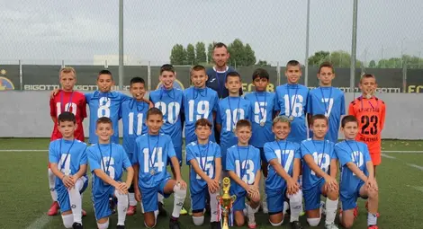 Футболисти на &bdquo;Дунав&ldquo; шампиони в сърцето на румънската столица