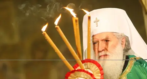 Българският народ се връща към храма