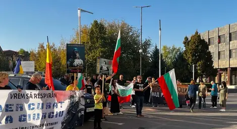 Русенци протестираха в Гюргево срещу изграждането на инсинератора за болнични отпадъци /галерия/ Русенци протестираха в Гюргево срещу изграждането на инсинератора за болнични отпадъци /галерия/