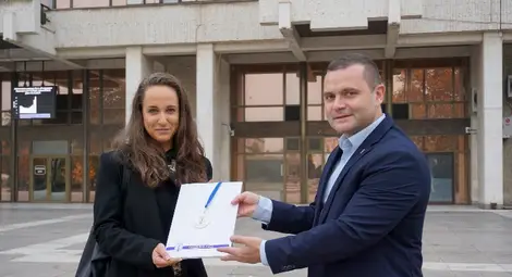 Инна Ефтимова остана трогната от вниманието на кмета Пенчо Милков, разказа Евгени Игнатов. Снимка: Архив Инна Ефтимова остана трогната от вниманието на кмета Пенчо Милков, разказа Евгени Игнатов. Снимка: Архив