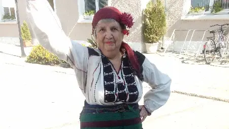 Сандрово събра на фестивалната сцена 5-годишната Ива и 83-годишната Николина