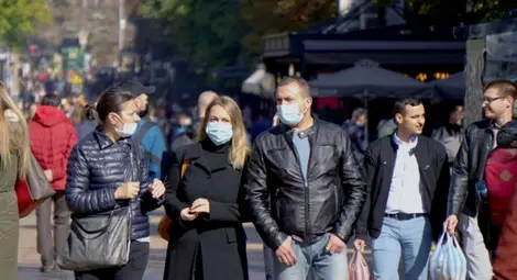 Какви нови мерки влизат в сила от полунощ във връзка с епидемията