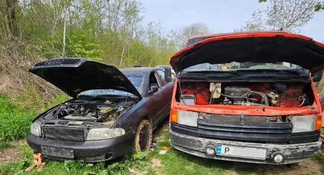 Автомобилите, с които са се движили крадците. Снимка: ОДМВР Автомобилите, с които са се движили крадците. Снимка: ОДМВР