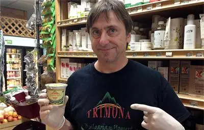 Емигрант в Ню Йорк предлага на американците кисело мляко "Тримона"