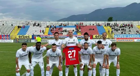 Играчите на &bdquo;Дунав&ldquo; в подкрепа на тежко контузен бивш съотборник