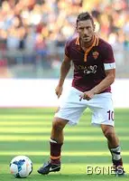 Тоти преговаря за нов контракт с Рома 