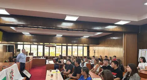 Младежи обсъдиха с кмета Пенчо Милков идеи за развитието на Русе