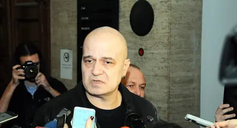 Пак цензурираха Слави!