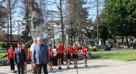 Ветово посрещна с хляб и сол над 400 участници в 40-ия национален поход „По пътя на четата на Таньо войвода“ Ветово посрещна с хляб и сол над 400 участници в 40-ия национален поход „По пътя на четата на Таньо войвода“