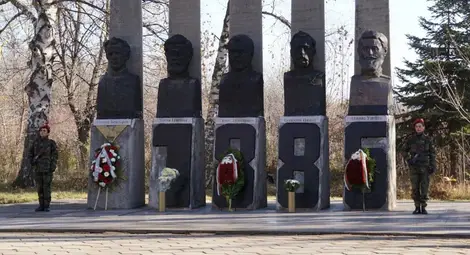 Паметник на капитаните край Сливница.