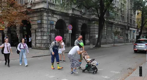 Клоуни предадоха уроци на малки и големи как да пазят себе си и другите на пътя