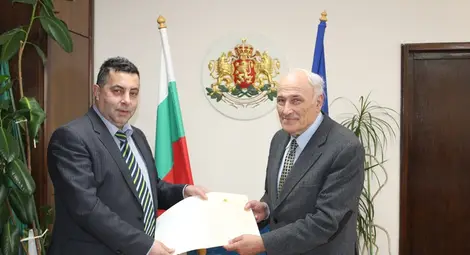 Преди прожекцията Галин Григоров се срещна с известния журналист Костадин Филипов. Снимка: ОА Преди прожекцията Галин Григоров се срещна с известния журналист Костадин Филипов. Снимка: ОА