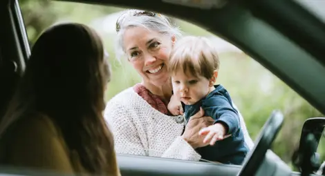 Бюрата по труда набират желаещи родители за програмата за детегледачки