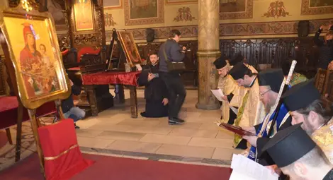 Десетки миряни посрещнаха чудотворната света Богородица Скоропослушница