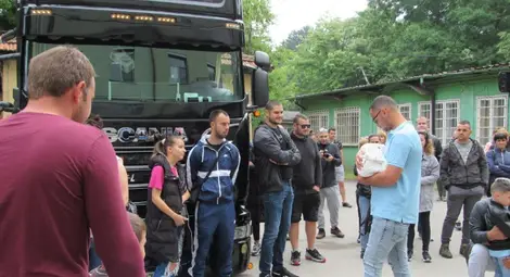 Мама приготвила всичко за посрещането на малкия Белослав от Родилното. Но нея я няма