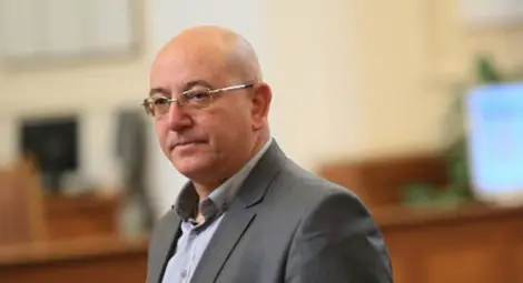 Екоминистърът в парламента: И аз имам подозрения за отваряне на люкове