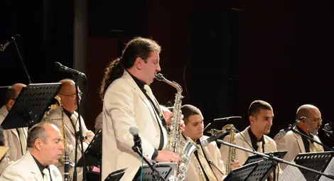 За 15% по-високи заплати на Бигбенда   настояват двама общински съветници