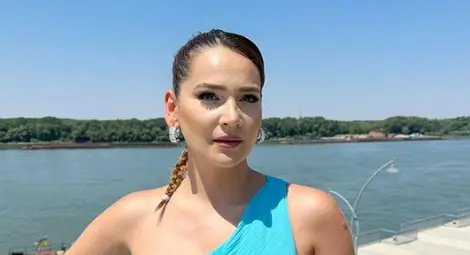 Най-добрата актриса на Балканите поздрави света със снимки от родния Русе