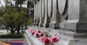 145 карамфила и шествие отбелязват годишнината от Априлското въстание