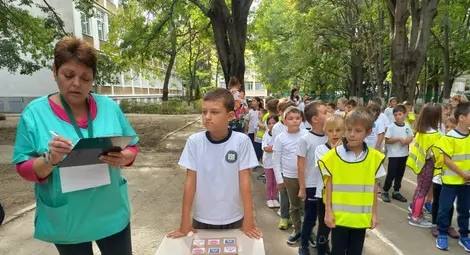 Пазим себе си и другите на пътя - състезание по пътна безопасност в русенското училище "Възраждане"