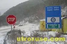 Силен сняг и бурен вятър на Шипка