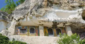 Исихастът Йоаким изсякъл пещера, която превърнал в скален храм