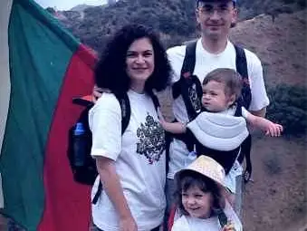 Русенско бебе се включи в протестен поход до надписа &bdquo;Холивуд&ldquo; в Ел Ей