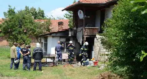 Цяло село спасява децата на изгорялата Бориславка