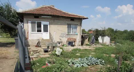 Пиян внук уби баба си с юмруци след дълги години побои за пари