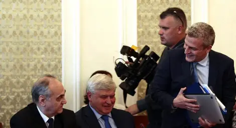 Здравната комисия одобри сливането и приватизацията на болници