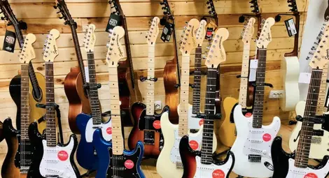 Музикален магазин се разширява и опровергава клишетата: Когато започнахме, ни казваха &bdquo;Русе няма музиканти&ldquo;, &bdquo;градът е мъртъв