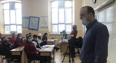 Вдъхновяват ученици да създават видеоигри