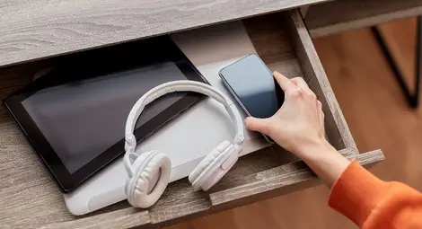 Все по-малко българи пазят старите си телефони у дома Все по-малко българи пазят старите си телефони у дома