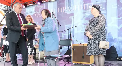 Отец Райко Питропски е най-новият Почетен гражданин на Две могили