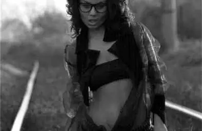 Мистерия с издирвана от Интерпол русенска красавица - хем я търсят, хем била открита /галерия/