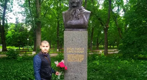 ВМРО откликна с цветя на предизвикателството на лидера