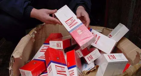 320 кутии нелегални цигари в багажа на румънка задържаха митничари от Русе 320 кутии нелегални цигари в багажа на румънка задържаха митничари от Русе