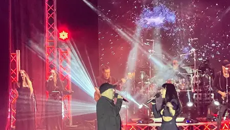 Теди Кацарова отпразнува с вълнуващ концерт своите 30 години на сцена /галерия/