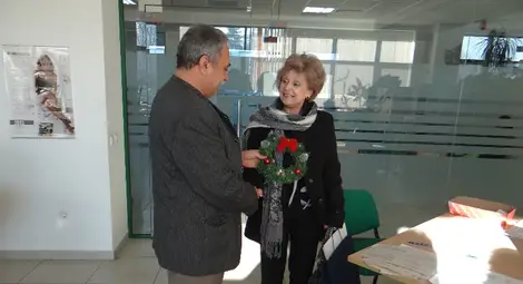 Русенските данъчни наградиха с коледен венец 140-хилядния си клиент