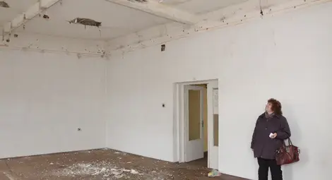 Клошари успели да се настанят в заключения бивш Учителски дом