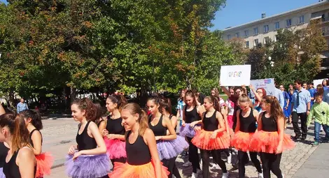 Шах и танци на открито  показаха от Младежкия дом 