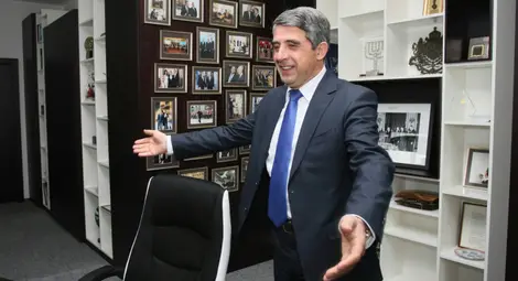 Радев отслабил президентската институция, разкритикува го Плевнелиев Радев отслабил президентската институция, разкритикува го Плевнелиев