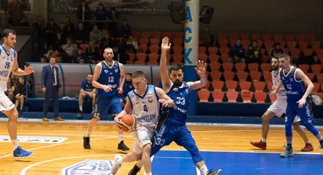 172-сантиметровият Митко Илиев направи отличен мач срещу &bdquo;Спартак&ldquo; /Плевен/. 			    Снимка: bgbasket