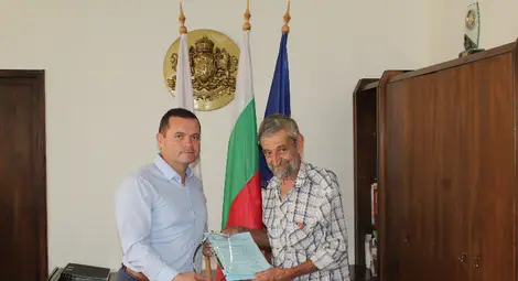 Дългогодишният съдия по водомоторен спорт Христо Басарболиев бе награден от кмета на Русе Пенчо Милков