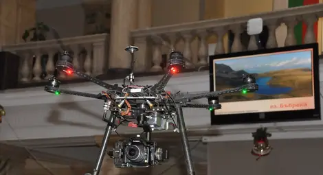 Дрон с HD камера излъчва на живо от университета